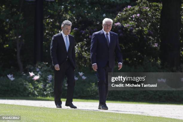 German President Frank-Walter Steinmeier and Columbian President Jose Manuel Santos review a guard of honor upon Santos's arrival at Schloss Bellevue...