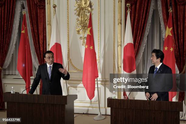 Li Keqiang, China's premier, left, speaks while Shinzo Abe, Japan's prime minister, looks on during a joint news conference following a bilateral...