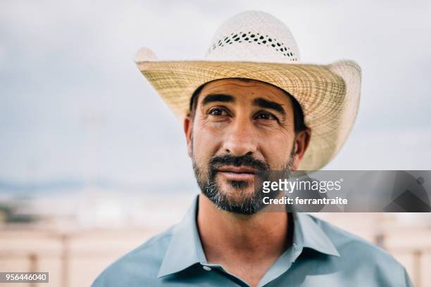 ritratto da cowboy - cowboy hat foto e immagini stock