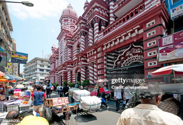 mosque and market, pettah, fort, colombo, sri lanka - cultura cingalesa imagens e fotografias de stock