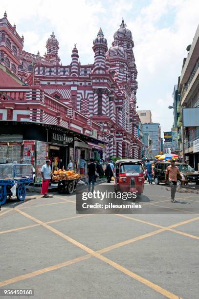 market and mosque, red masjid, pettah, fort, colombo, sri lanka - colombo pettah stock pictures, royalty-free photos & images