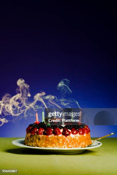 birthday cake with blown out candles. - verjaardagskaars stockfoto's en -beelden