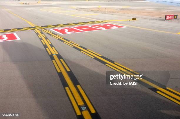 directional marking lines for the airplanes on the tarmac - road marking stock pictures, royalty-free photos & images