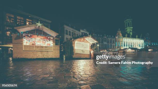 the square of mons during the christmas market - samere fahim bildbanksfoton och bilder