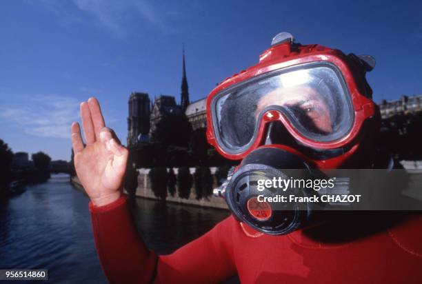 Plongeur du GREP de la Brigade de sapeurs-pompiers de Paris, France.