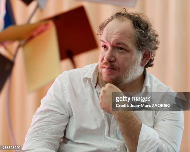 Mathias Enard, écrivain et traducteur français, lauréat du Prix Goncourt 2015 pour son roman 'Boussole', le 8 novembre 2015 lors de la 34e Foire du...