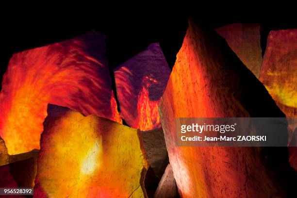 La galerie du grondement du parc Vulcania, parc à thème scientifique unique en son genre, creusé dans la roche volcanique, au ¾ sous-terrain...