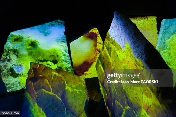 La galerie du grondement du parc Vulcania, parc à thème scientifique unique en son genre, creusé dans la roche volcanique, au ¾ sous-terrain...