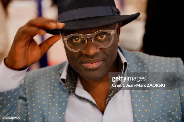 Portrait d'Alain Mabanckou, écrivain et enseignant franco-congolais, lauréat du prix Renaudot en 2006, à l'occasion de la 34e Foire du Livre, à...