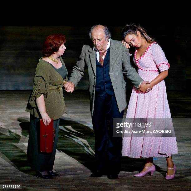 La mezzo-soprano roumaine Cornelia Oncioiu , la soprano américaine Nadine Sierra et le baryton italien Leo Nucci dans « Rigoletto », un opéra en...