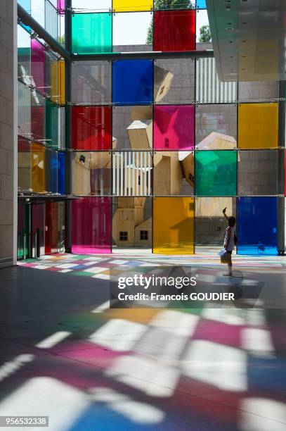 Exposition de Daniel Buren, 'Comme un jeu d'enfant travaux in situ' au Musée d'Art Moderne et Contemporain de Strasbourg, 12 juin 2014, France.