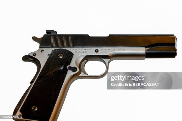 Pistolet Automatique Colt 45 ou M1911 appelé Colt Government, 8 décembre 2015, dans les locaux de la DCPJ à Nanterre, France.