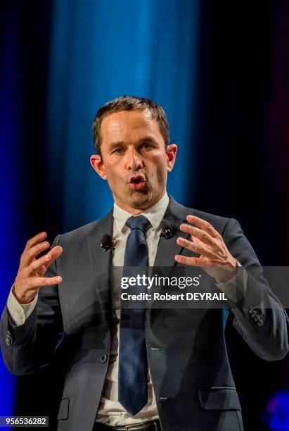 Benoit Hamon, candidat du Parti Socialiste à l'élection présidentielle 2017 lors d'un meeting le 11 avril 2017 à Villeurbannne, France.