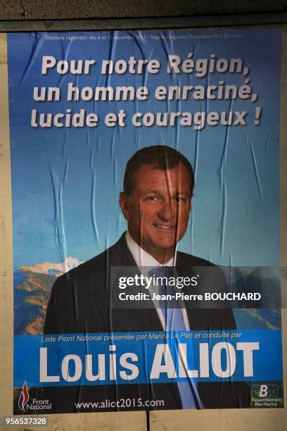 Affiche électorale de Louis Aliot tête de liste Front National pour les élections régionales 2015 de la région Midi-Pyrénées Languedoc Roussillon à...