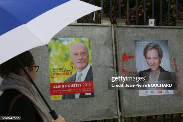 Affiches électorales de Virginie Calmels tête de liste de la droite et du centre et d?Alain Rousset tête de liste socialiste pour les élections...