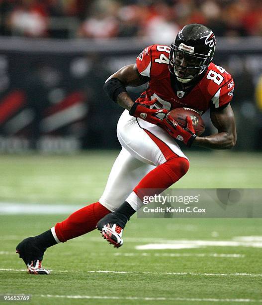 Roddy White of the Atlanta Falcons against the Philadelphia Eagles at Georgia Dome on December 6, 2009 in Atlanta, Georgia.