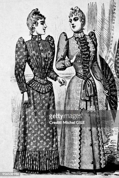 La mode en 1890, femmes en toilettes de matinee et robes de chambre, France.