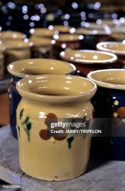 Haute-Savoie poterie savoyarde//France, Haute-Savoie Savoyard pottery.