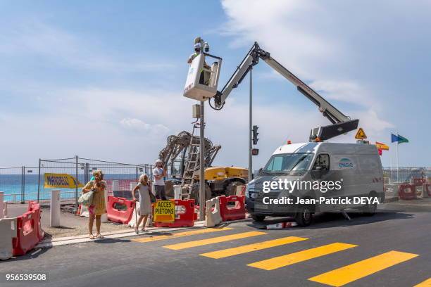 Suite à l?attentat du 14 Juillet 2016, installation d?une nouvelle caméra de surveillance sur la Promenade des anglais, juin 2017, Nice, France.