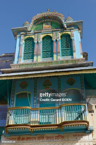 Inde, Rajasthan, Pushkar, lieu de pelerinage, facade maison ancienne//India, Rajasthan, Pushkar, place of pilgrimage, frontage of an old house.