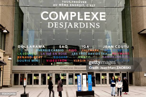 Entrée du complexe Desjardins situé dans le quartier des spectacles et relié à la ville souterraine, le "Montréal souterrain" ou réseau piétonnier...