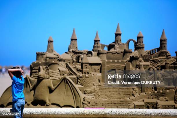Chateau de sable, plage de Valence, 15 juillet 2016, Espagne.