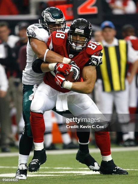 Tony Gonzalez of the Atlanta Falcons against the Philadelphia Eagles at Georgia Dome on December 6, 2009 in Atlanta, Georgia.