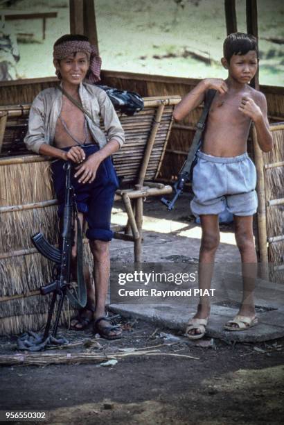 Jeunes combattants de l'Armee du FNLPK , mai 1984, province de Sisophon, Cambodge.