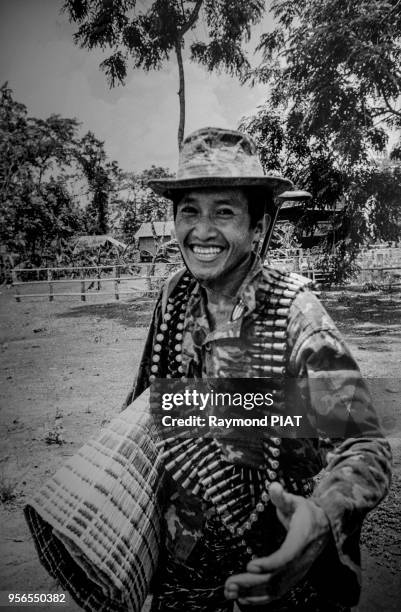 Commandant d'unité de l'Armée du FNLPK , avril 1985, province de Battambang, Cambodge.