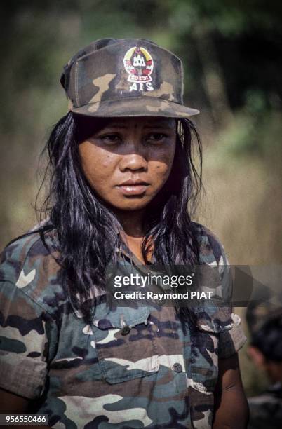 Soldat Infirmière de l'Armee du FNLPK , mai 1984, province de Sisophon, Cambodge.