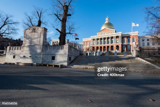 massachusetts state house - massachusetts state capitol stock pictures, royalty-free photos & images