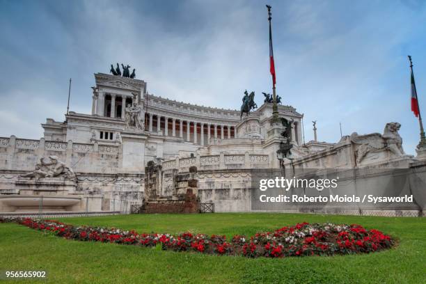 altare della patria, rome - ancient roman flag stock pictures, royalty-free photos & images