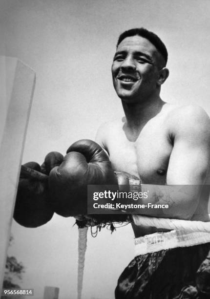 Le boxeur anglais Randy Turpin s'entraîne dans un chateau gallois le 6 juin 1953 à Abergele, Royaume-Uni.