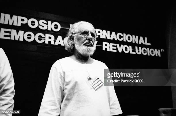 Portrait d'Ernesto Cardenal lors du ?Symposium international de la démocratie et de la révolution? à Managua, en juillet 1989, Nicaragua.