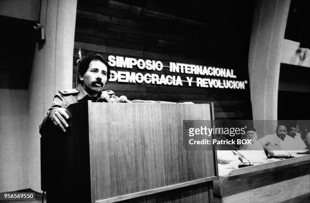 Conférence de Daniel Ortega lors du ?Symposium international de la démocratie et de la révolution? à Managua, en juillet 1989, Nicaragua.