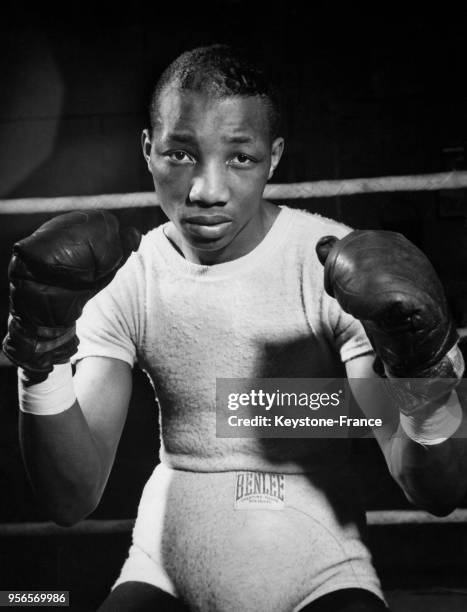 Le boxeur noir américain Sandy Saddler en entraînement en 1950 à Summit, NJ.