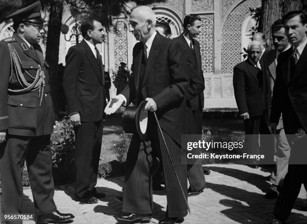 Le Premier ministre iranien Mohammad Mossadegh arrivant au Palais de... Photo d'actualité - Getty Images