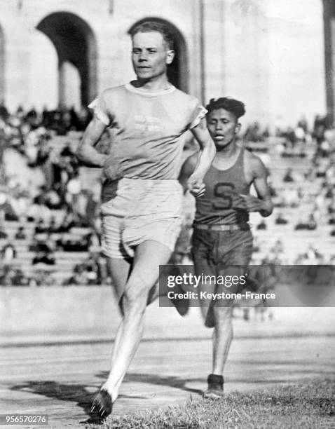 Le coureur finlandais Paavo Nurmi lors d'une course à Los Angeles, Californie, Etats-unis en 1925.