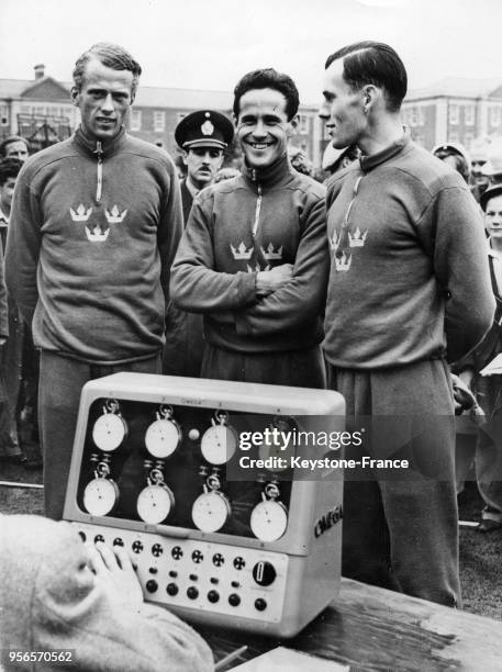 équipe olympique de Suède pour le pentathlon moderne avec William Grut, médaillé d'or entouré de ses coéquipiers, Wehlin et Gardin, à Londres,...