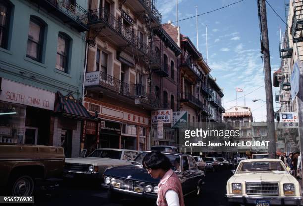 Une rue du quartier chinois en novembre 1979 à San Francisco aux États-Unis.