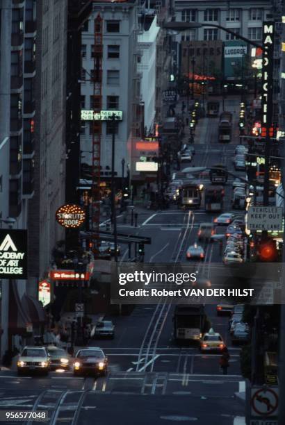 Avenue en pente en mai 1980 à San Francisco aux États-Unis.