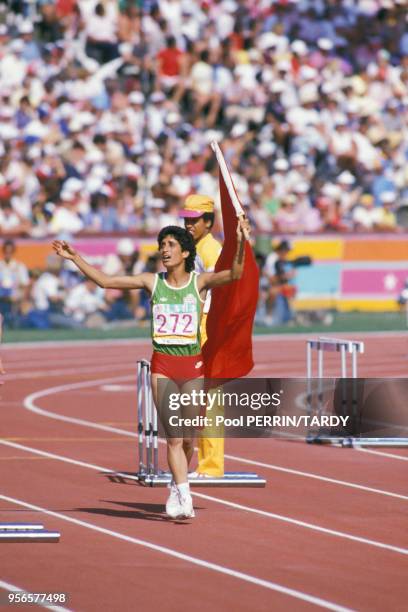 Athlète marocaine Nawal El Moutawakel vainqueur du 400 mètres haies aux Jeux Olympiques de Los Angeles le 9 août 1984 aux États-Unis.