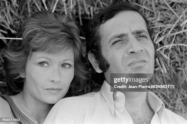 Marlène Jobert et Jean Yanne lors du tournage du film 'Nous ne vieillirons pas ensemble' réalisé par Maurice Pialat en septembre 1971, France.