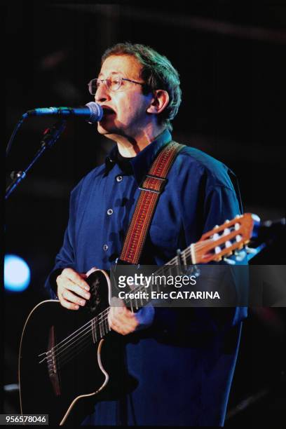 Concert du chanteur algérien Idir aux Francofolies le 11 juillet 2000 à La Rochelle, France.