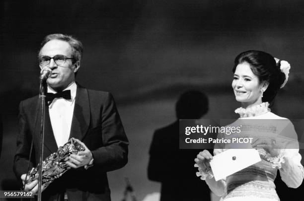 Portrait du réalisateur François Truffaut et de la comédienne Marie-José Nat lors de la Nuit des Césars le 2 février 1981 à Paris, France.