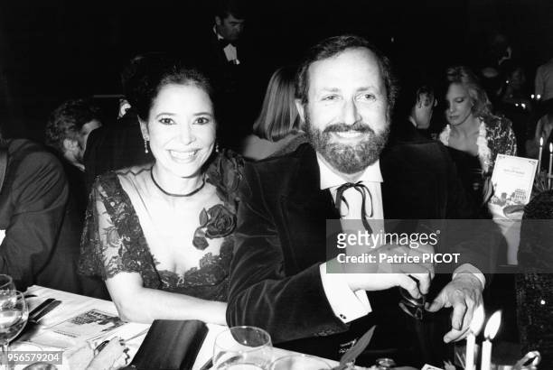 Portrait de la comédienne Marie-José Nat et de son mari le réalisateur Michel Drach au gala de l'UNICEF au Moulin-Rouge le 1er février 1980 à Paris,...
