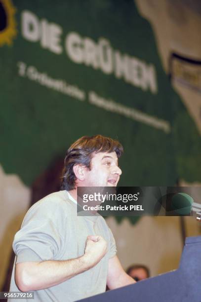 Homme politique écologiste allemand Joschka Fischer lors d'un discour des Verts le 7 décembre 1984 à Hambourg, république fédérale d'Allemagne.