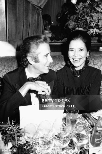 Portrait du danseur Jacques Chazot et de la comédienne Marie-José Nat lors de la premère de Tino Rossi au Casino de Paris le 10 novembre 1982 à...