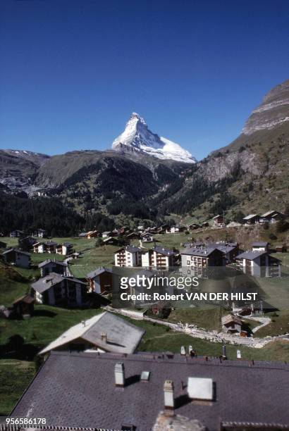 Habitations et châlets dans la vallée du Cervin en septembre 1986 en Suisse.