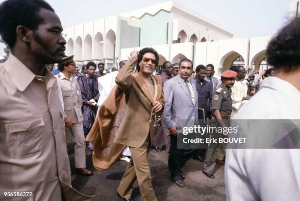 Le guide de la révolution Mouammar Kadhafi le 7 décembre 1985 au Mali.